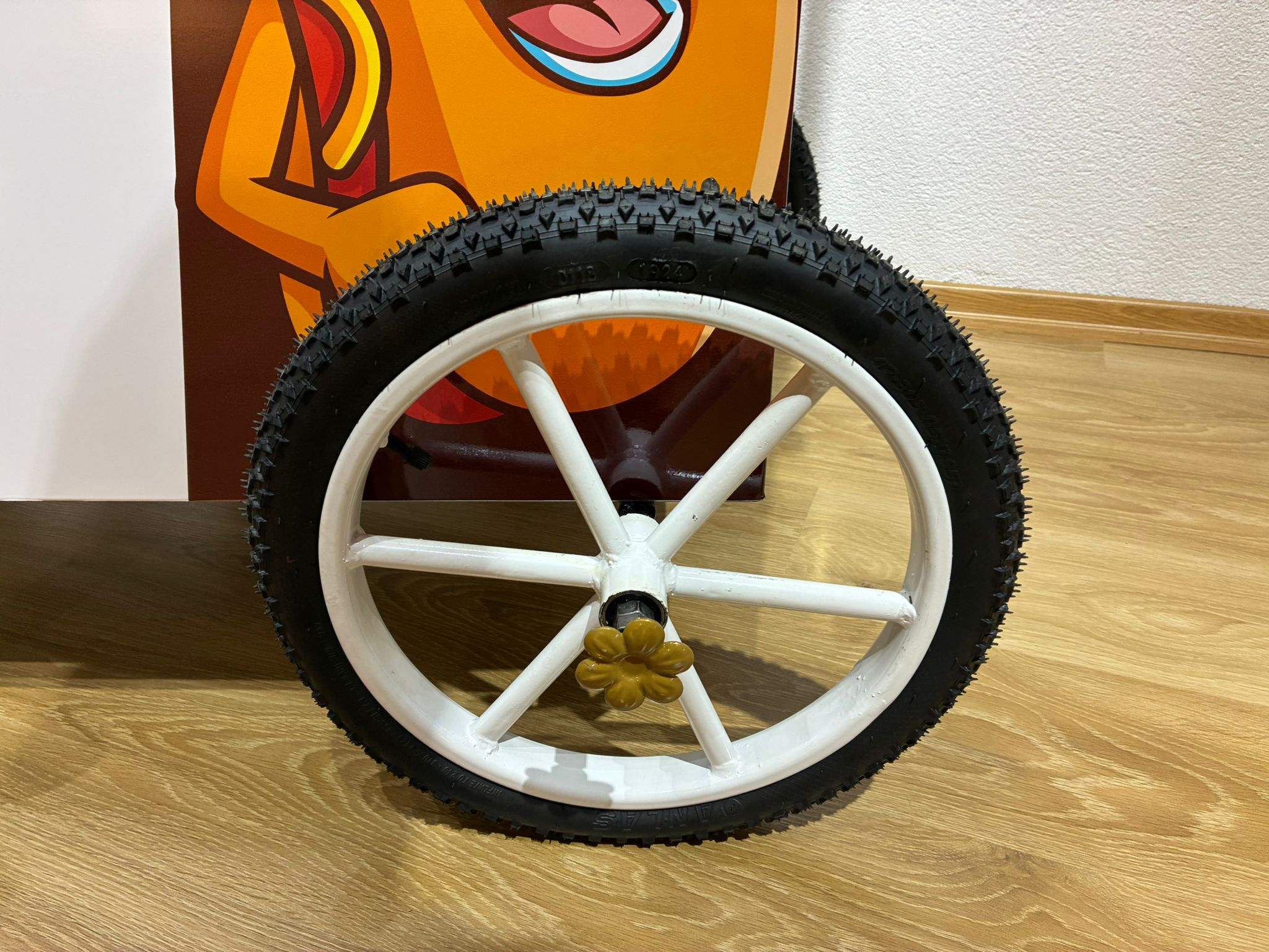hot dog arabası tekerleği